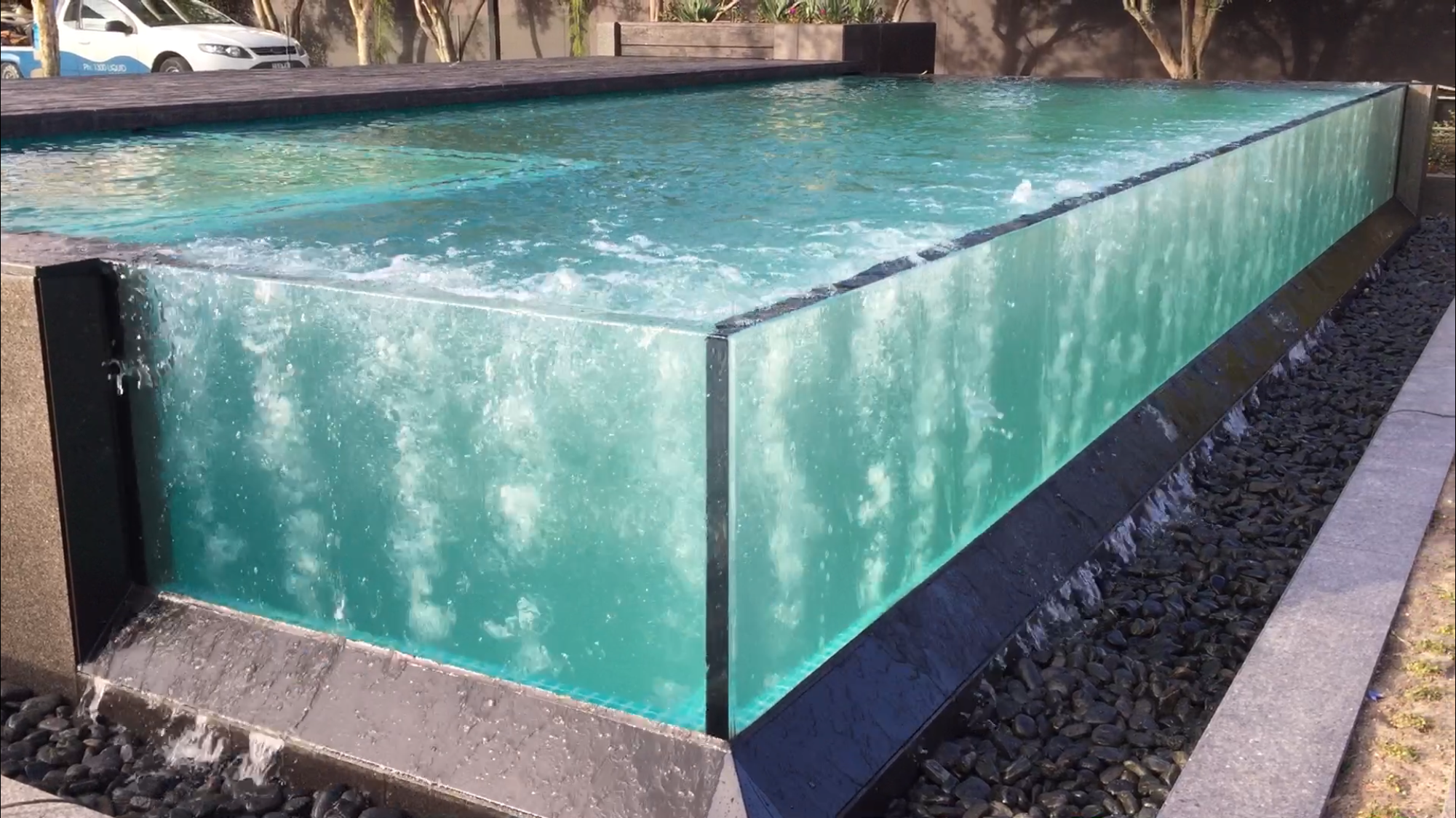 LEYU brings you a massive collection of trendy and luxurious acrylic glass swimming pool - Leyu