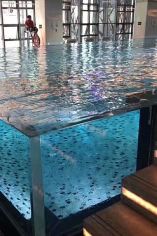 Entdecken Sie die Eleganz und Funktionalität von Acryl -Schwimmbad -Innenarchitekten