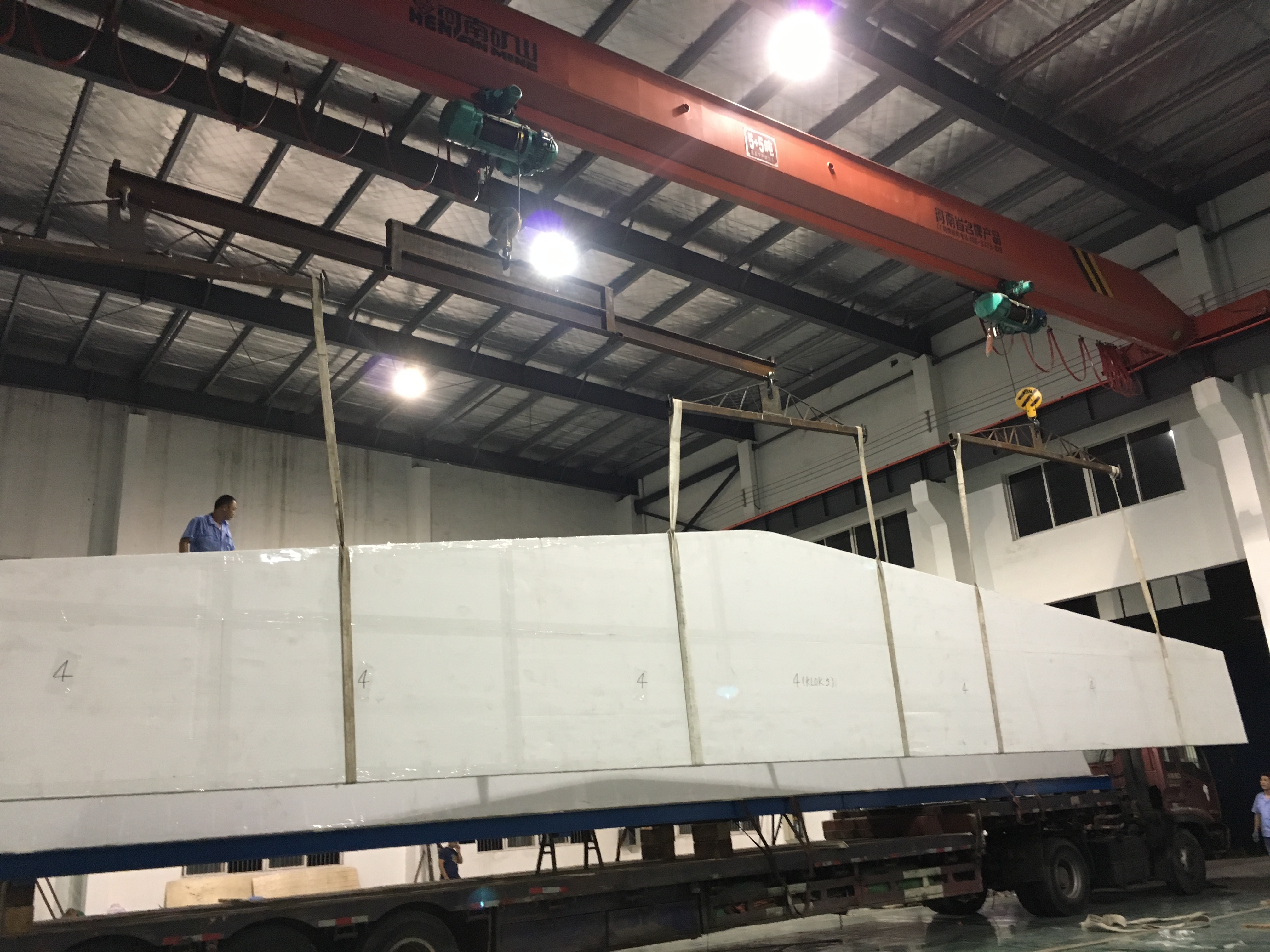 Acrylic panel transport - Factory