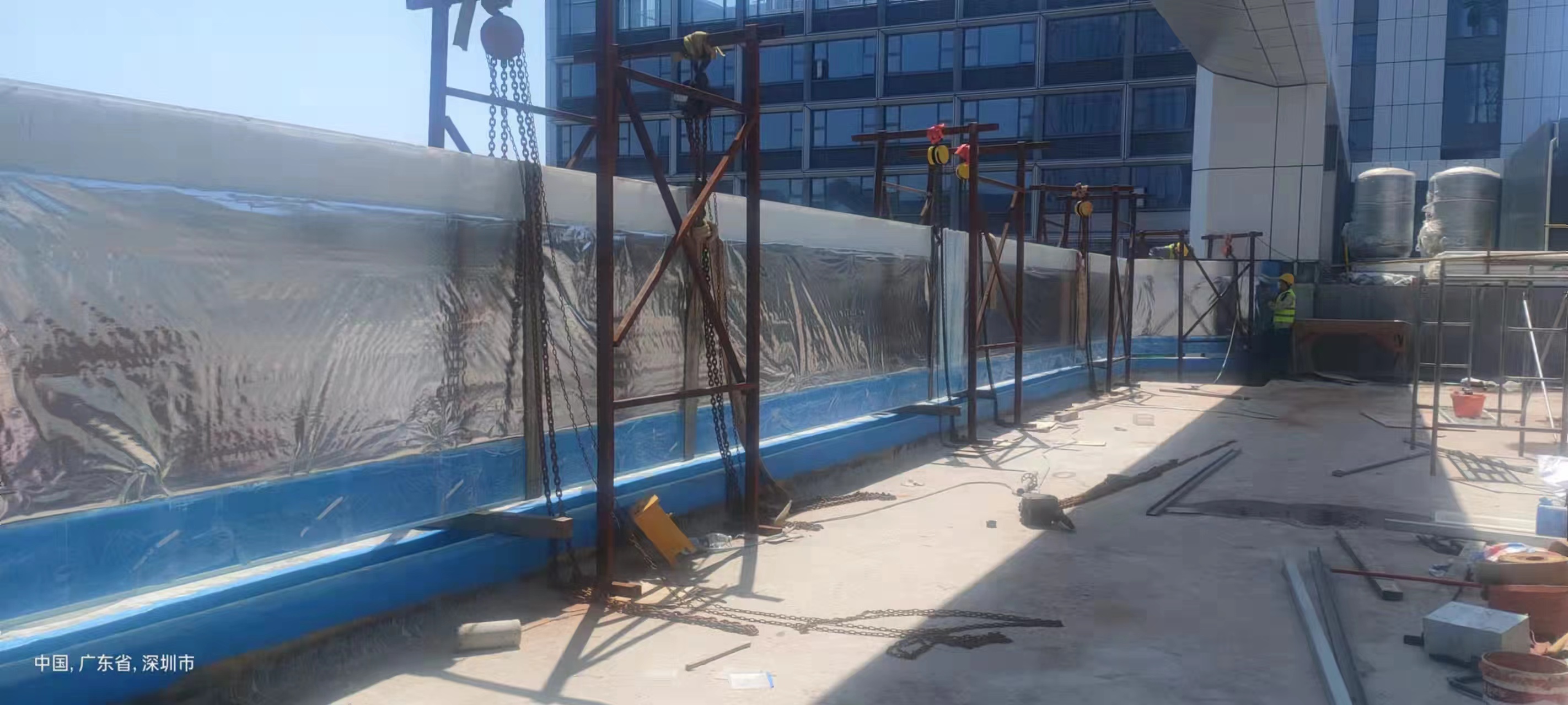 Acrylic swimming pool wall installation - LEYU ACRYLIC