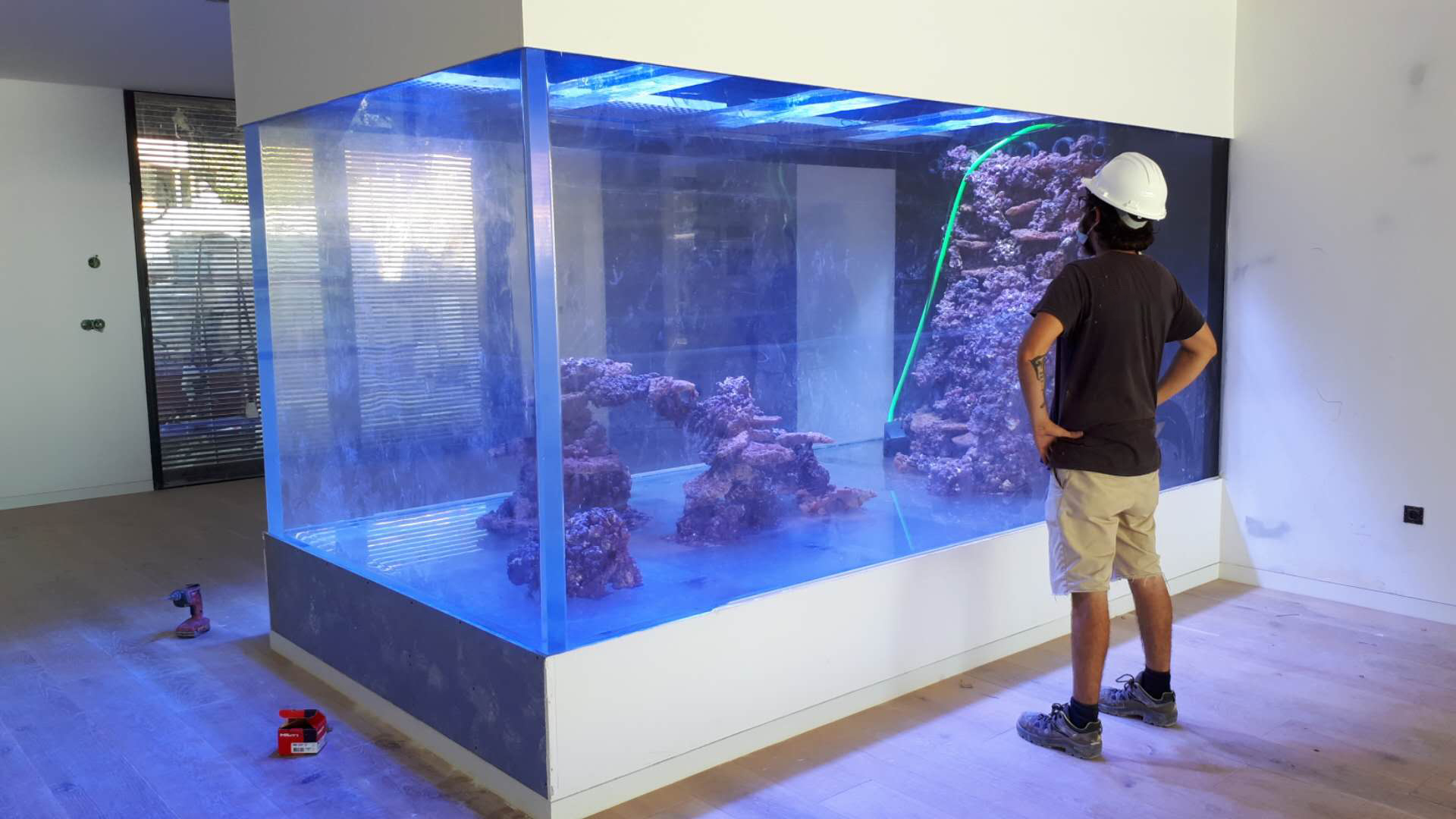 Acrylic custom fish tank - factory