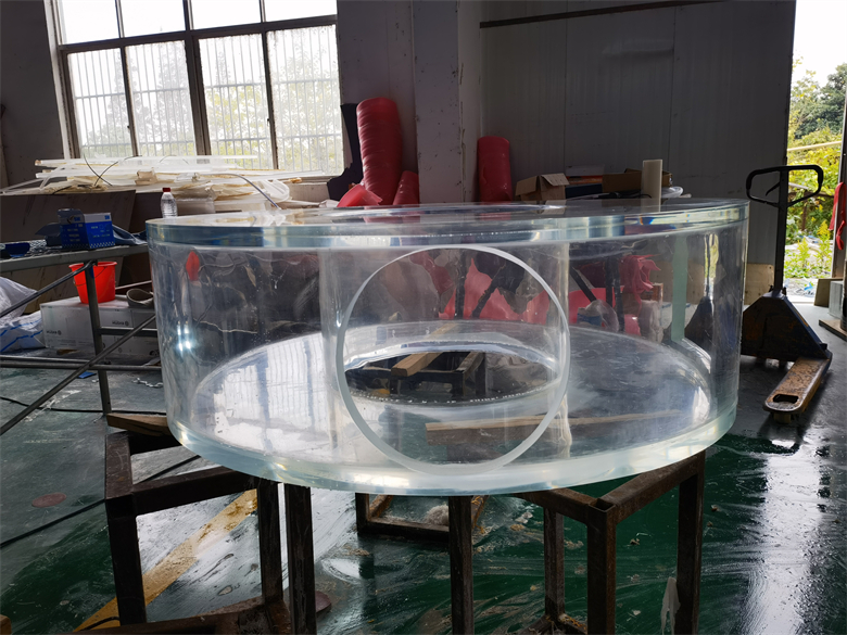 Leyu acrylic tell you that Glass or seaclear acrylic aquariums Which is Best for You - Leyu