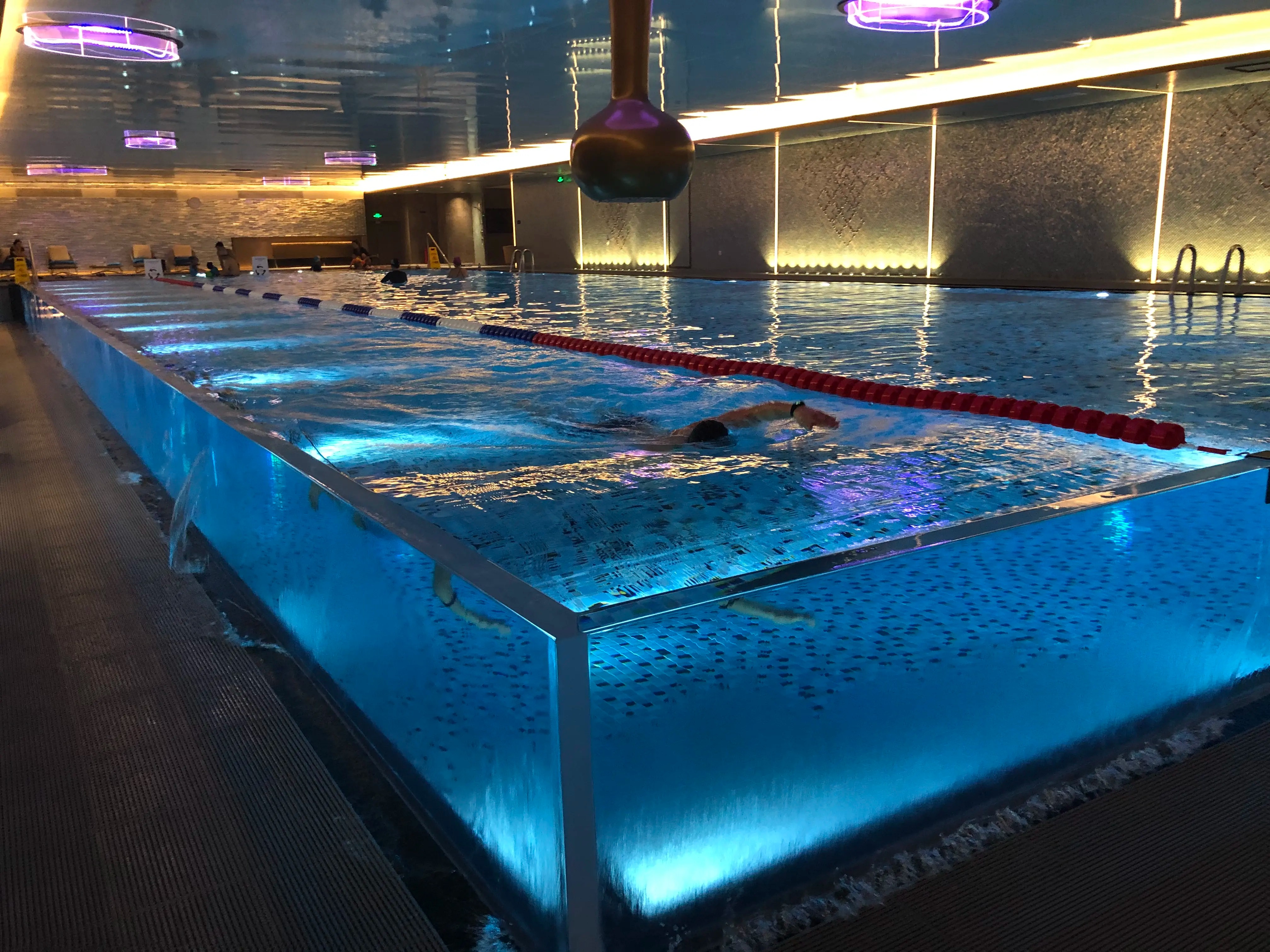 Piscine acrylique - acrylique leyu