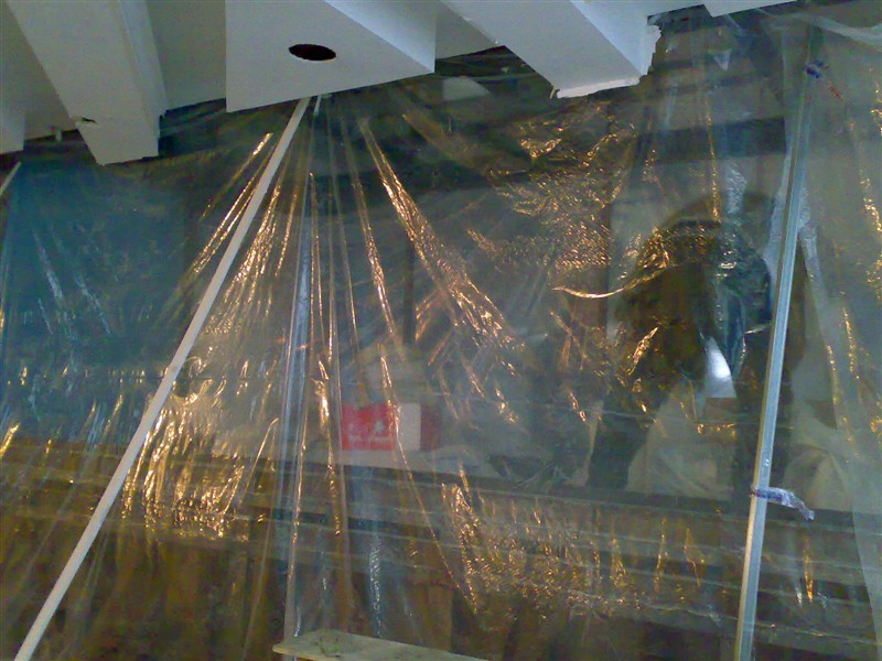 Acrylic custom fish tank - installation