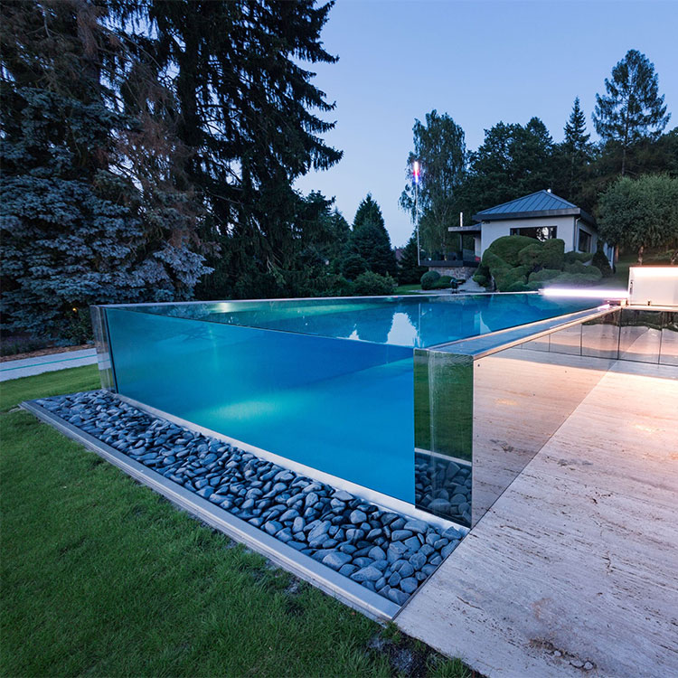 Acrylic panels for swimming pool in the Middle East - Leyu