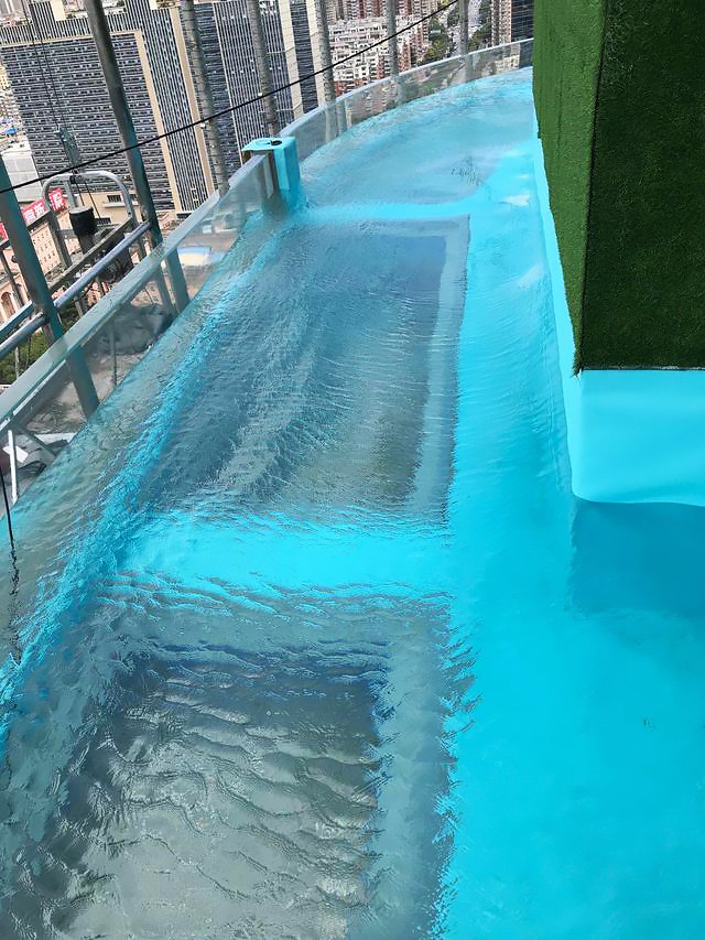 Acrylic swimming pool - installation