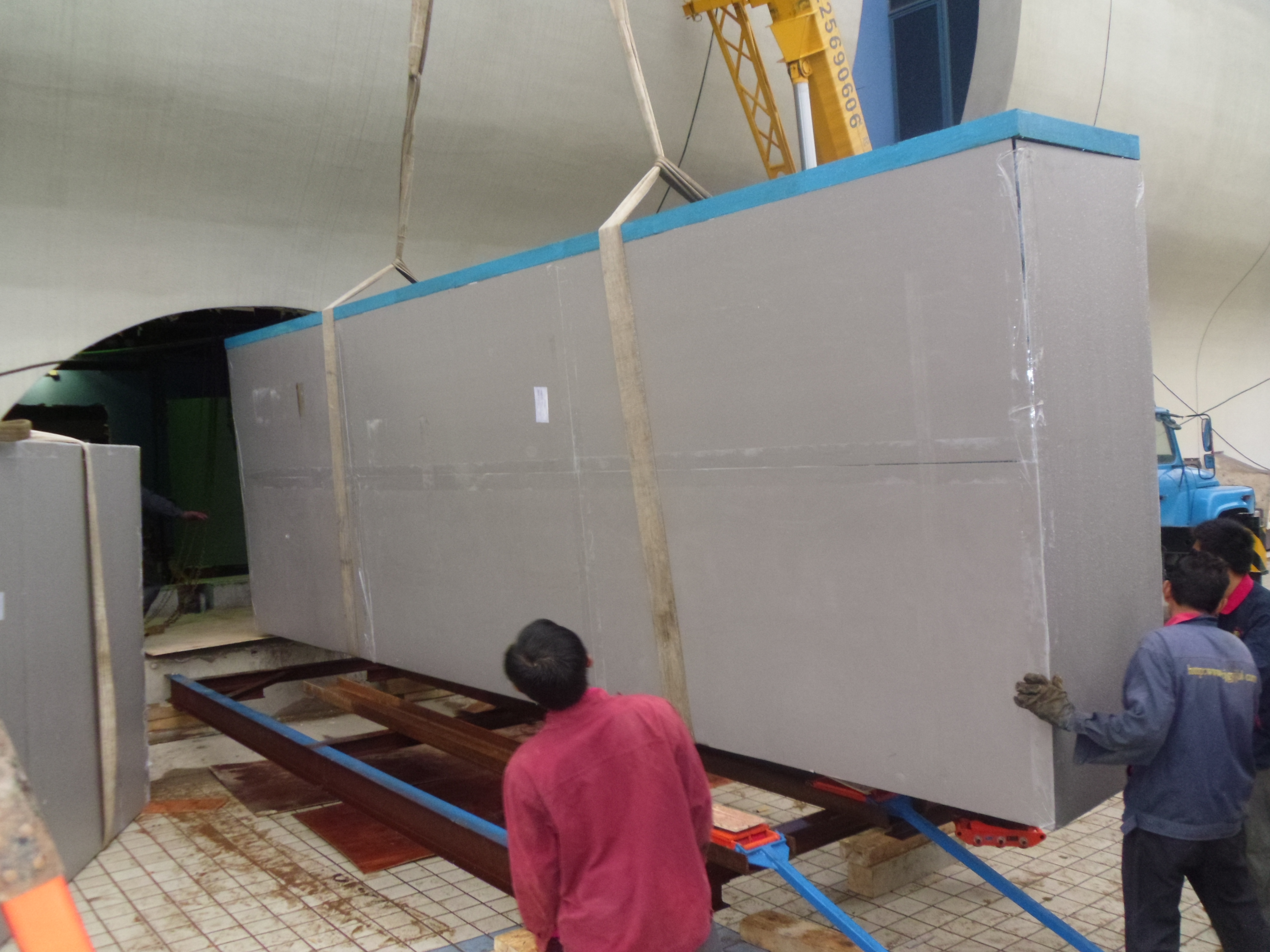 Acrylic aquarium -installation