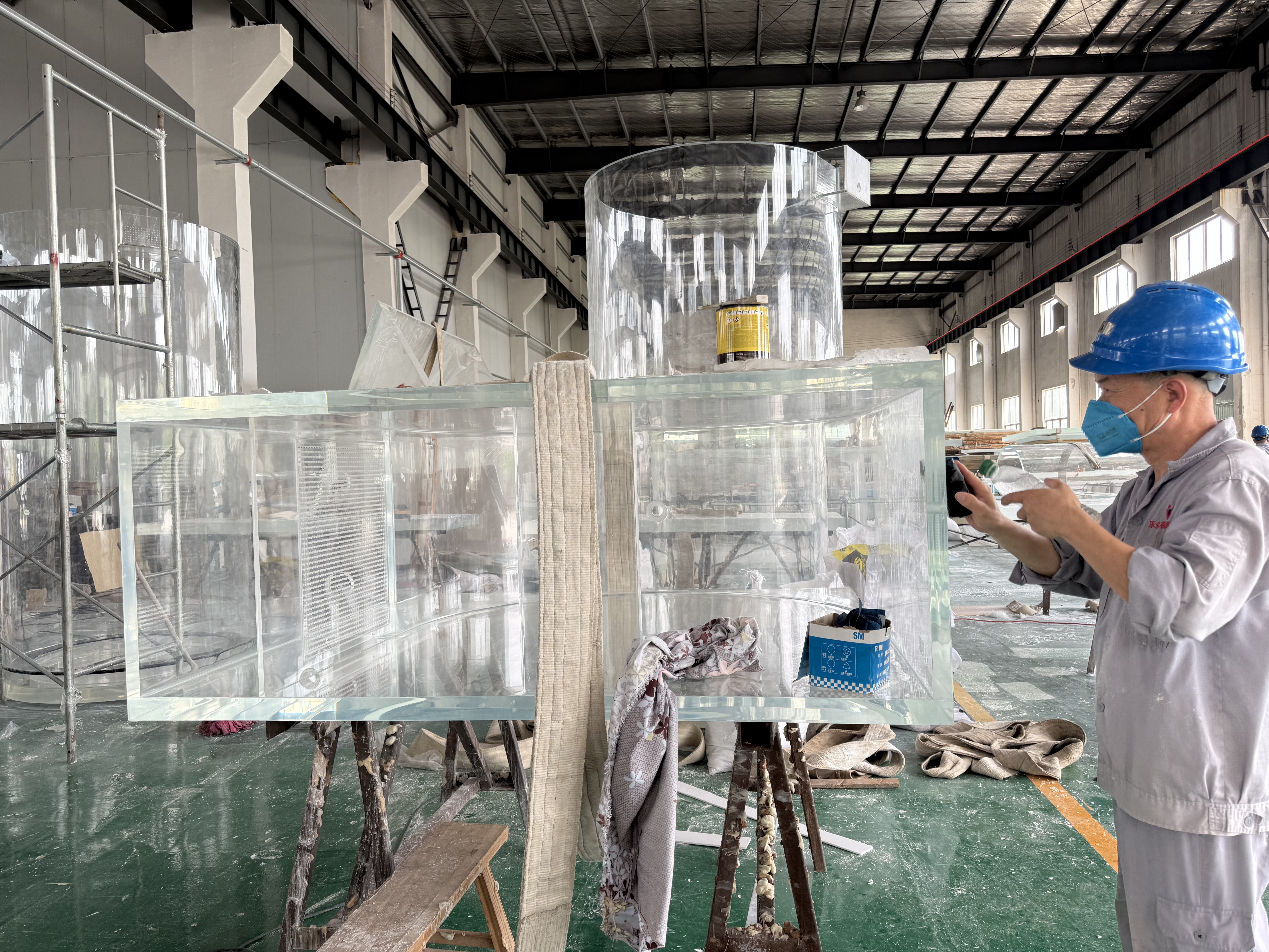 Acrylic fish tank - LEYU