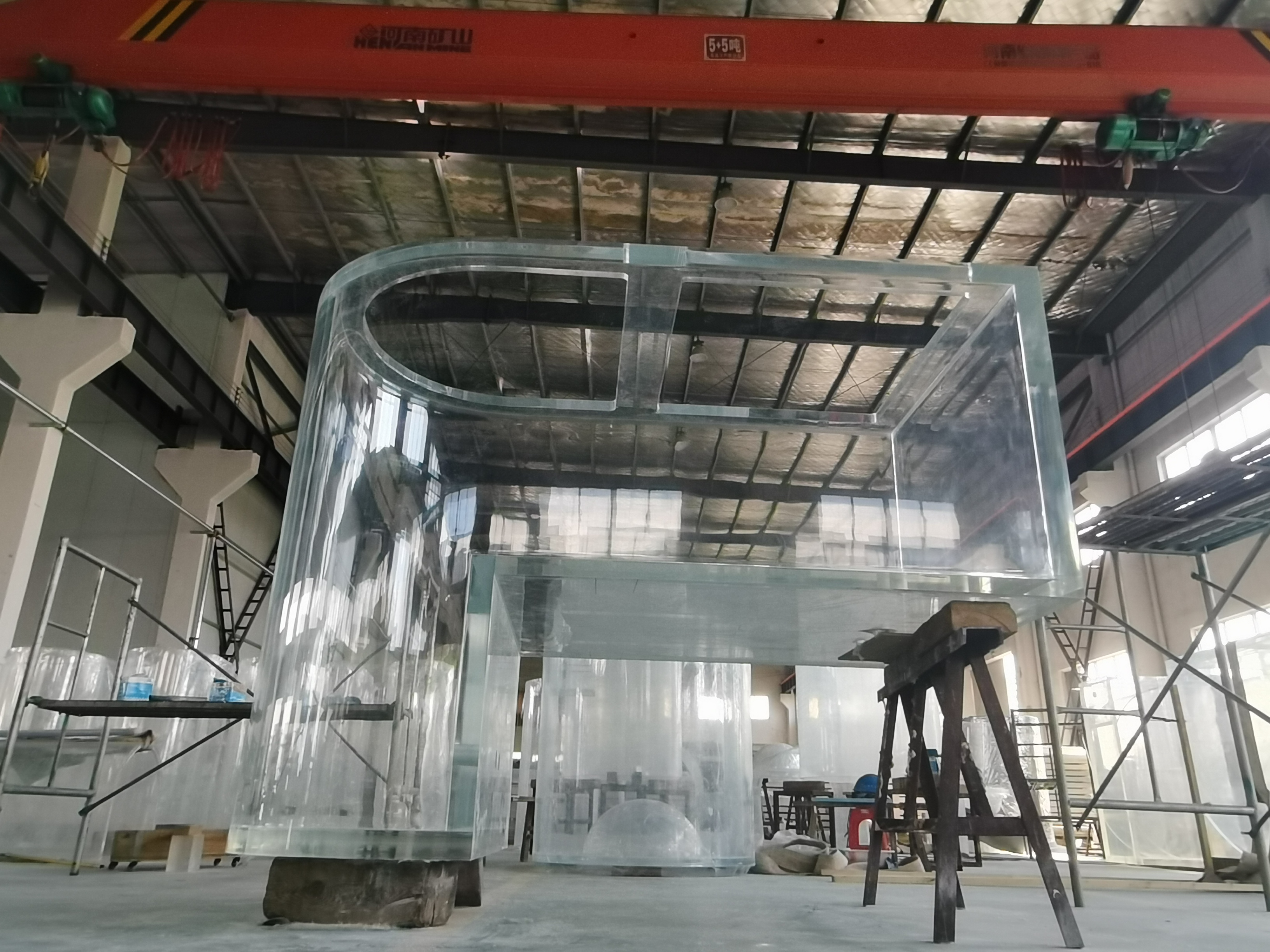 Custom acrylic fish tank - LEYU 