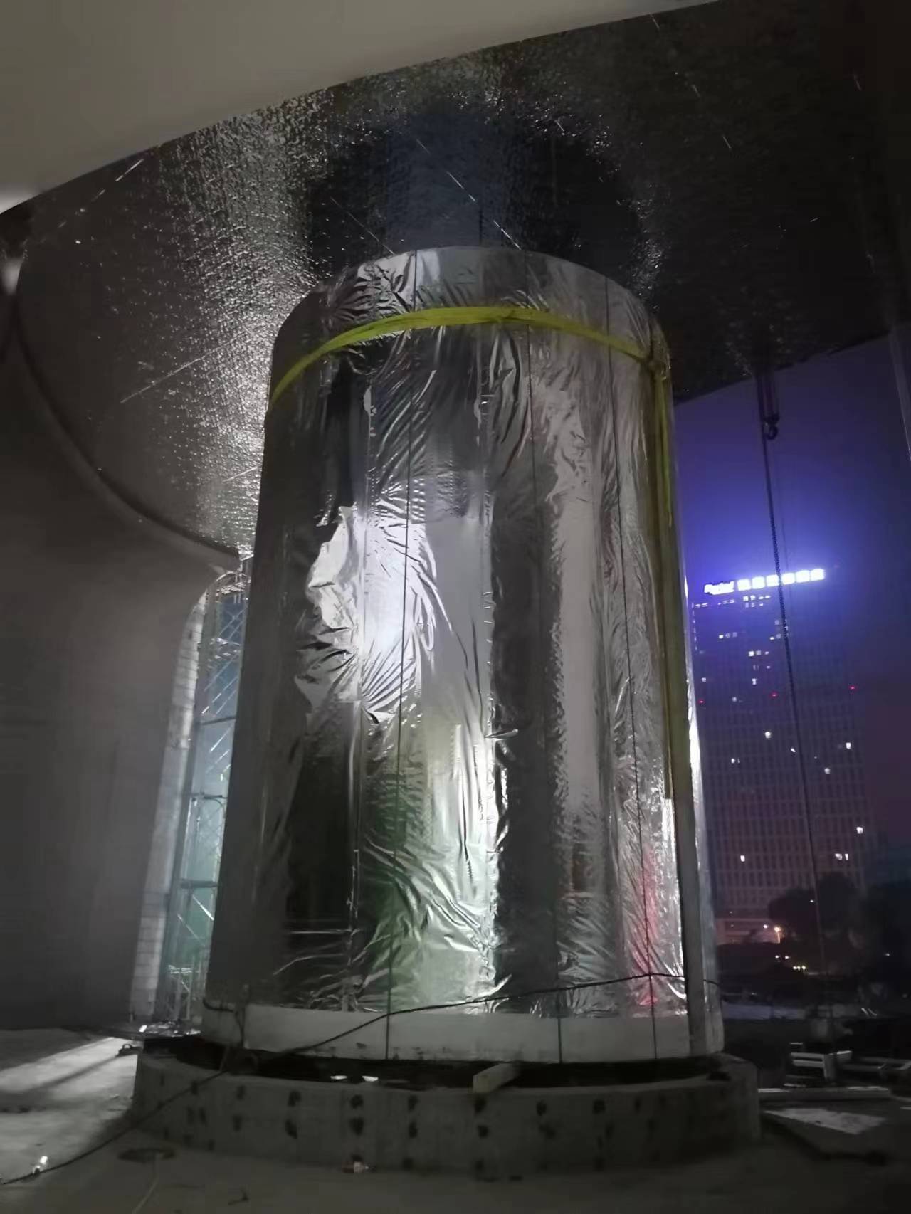 Tangki ikan silinder akrilik besar - INSTALASI LEYU