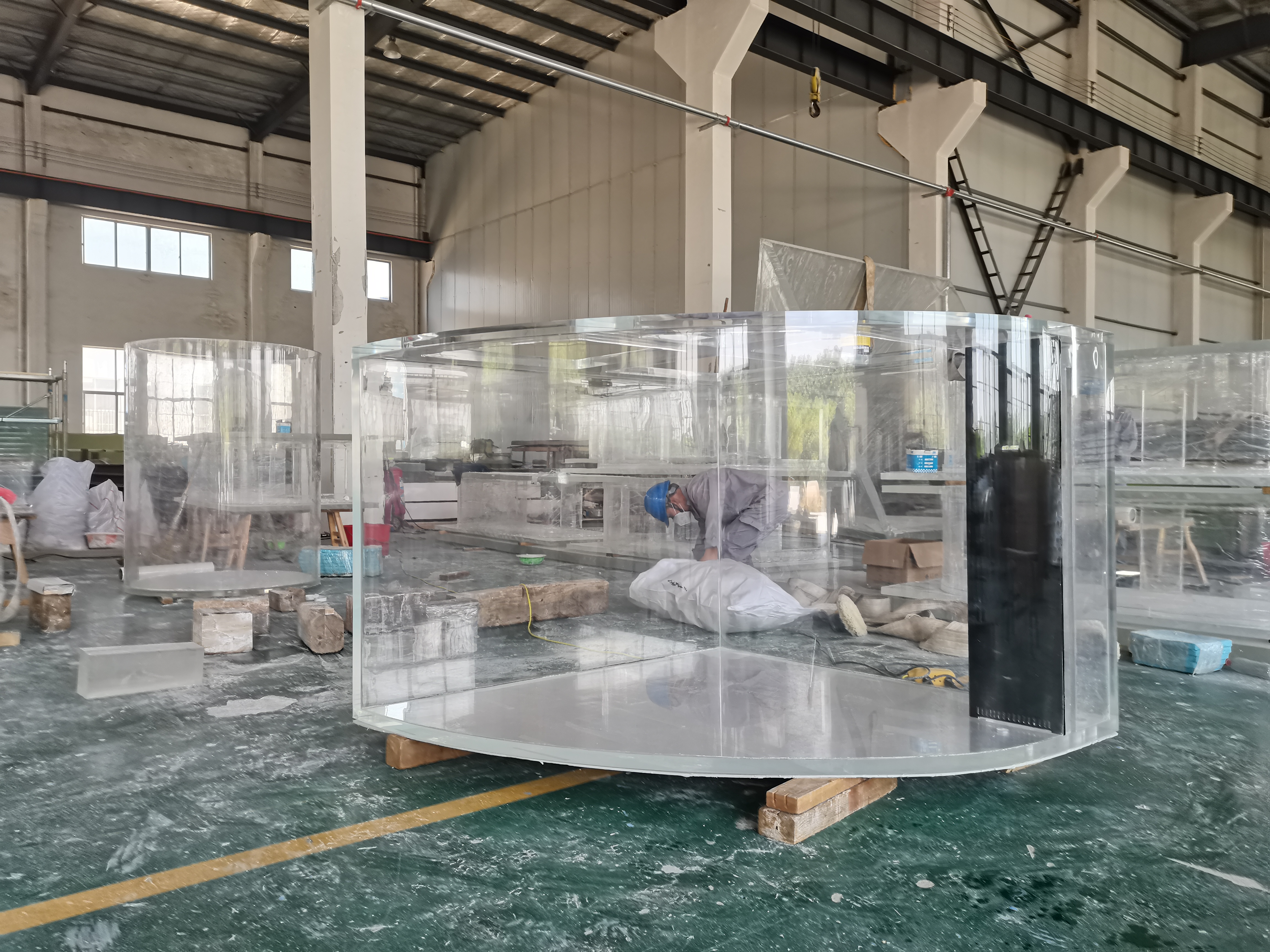 Custom acrylic fish tank - LEYU 