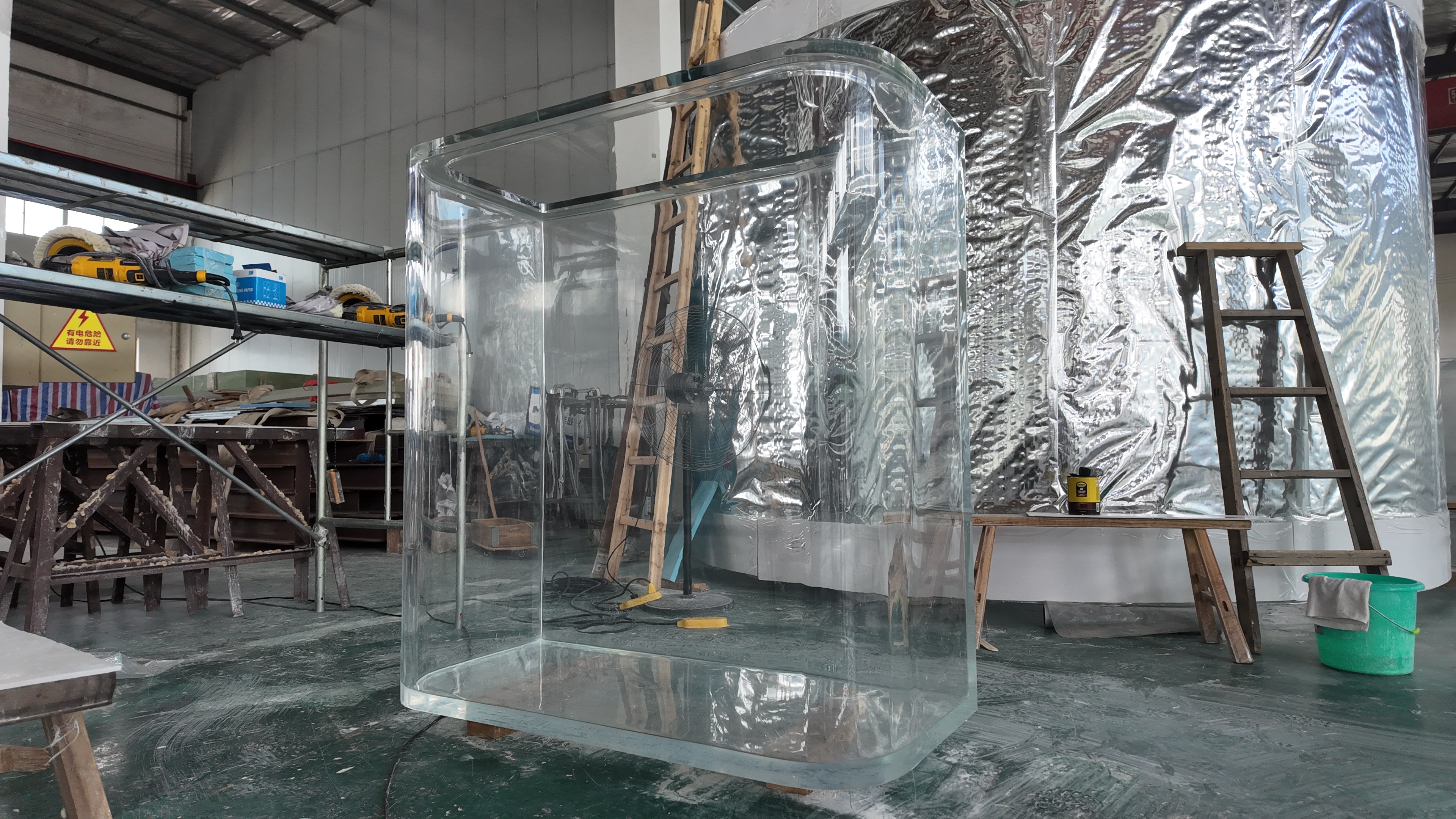 Custom acrylic fish tank - LEYU 