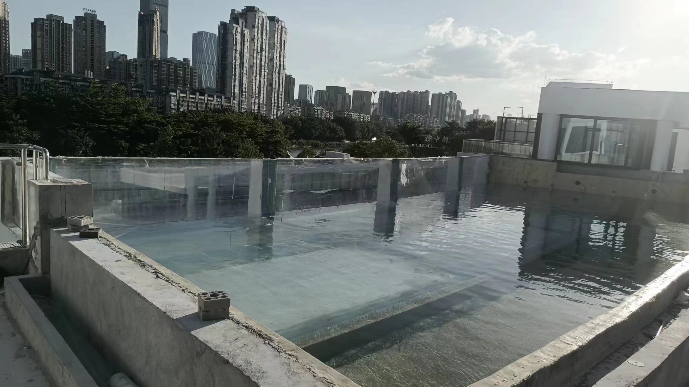 Acrylic swimming pool - installation