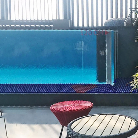 Smooth acrylic swimming pool edge gives a perfect view - Leyu