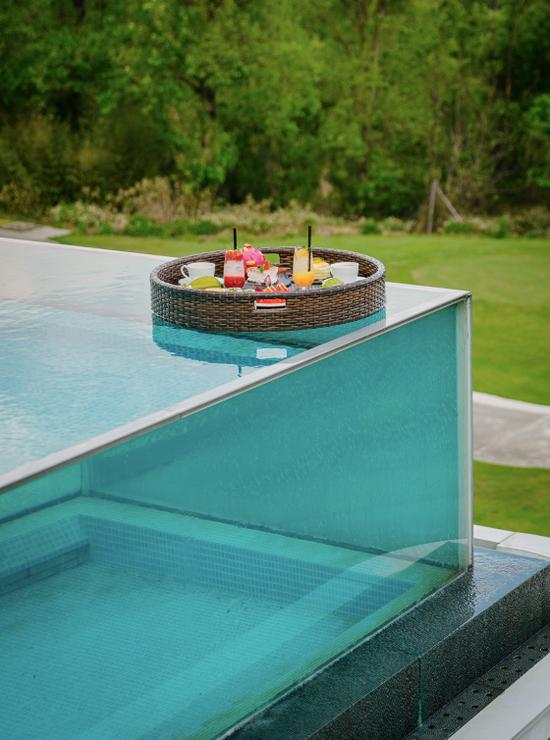 Transform Your Oasis with Bespoke Acrylic Plexiglass Swimming Pools in the Middle East